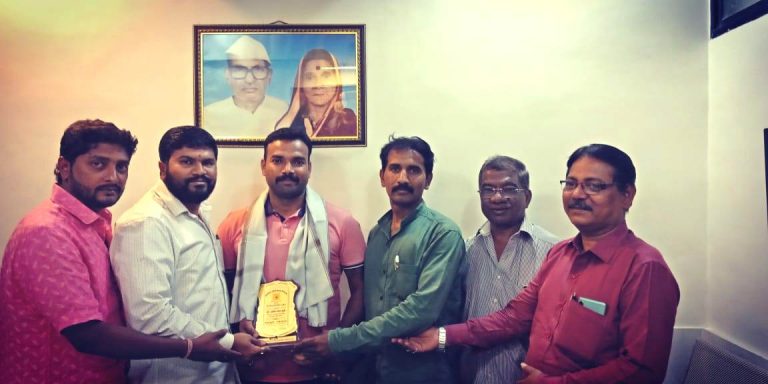 पोलीस उपनिरीक्षक परीक्षेत उत्तीर्ण झालेल्या अमित सुर्वे यांचा  महाराष्ट्र  जोशी समाज संघटनेतर्फे  सत्कार