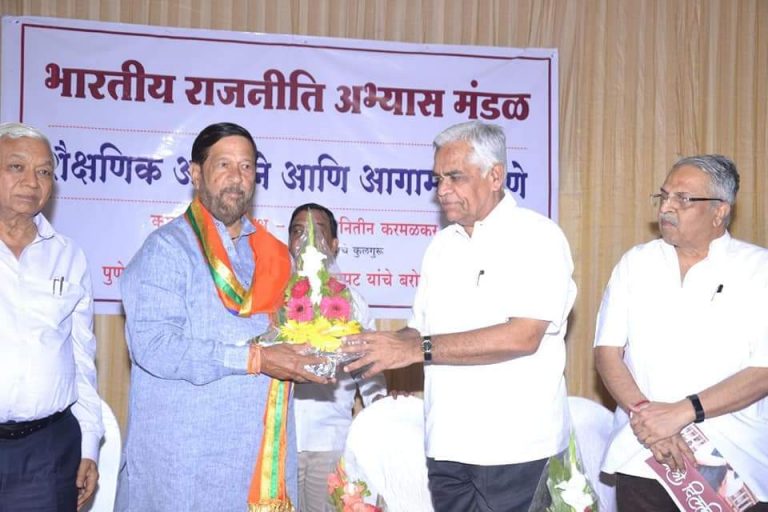 शैक्षणिक क्षेत्रातील प्रश्न सोडविण्यासाठी मला लोकसभेत पाठवा -गिरीश बापट