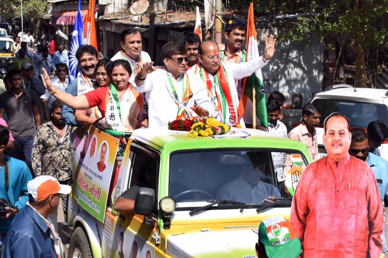 धनशक्ती विरुद्ध जनशक्तीची लढाई