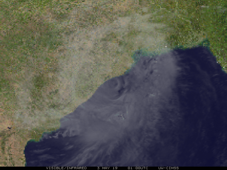 ‘फनी’ चक्रीवादळ ओडिशात धडकणार; लाखोंचे स्थलांतर