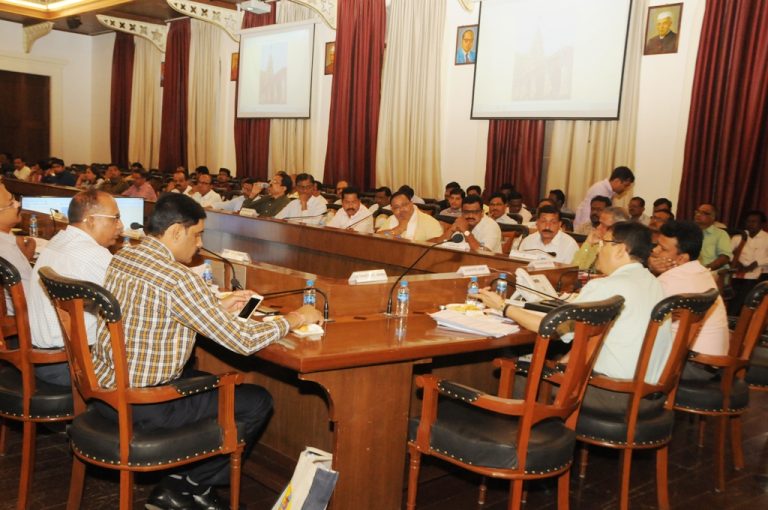 सर्व यंत्रणांनी ताळमेळ ठेवून कामे मुदतीत पूर्ण करावीत  -विभागीय आयुक्त डॉ.दीपक म्हैसेकर