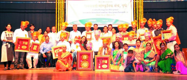 धनकवडी सांस्कृतिक मंचातर्फे कर्तृत्वान व्यक्तींचा सन्मान