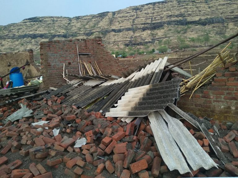 ओतूरला वादळी पावसाने घर कोसळून दोन चिमुकल्यांचा अंत