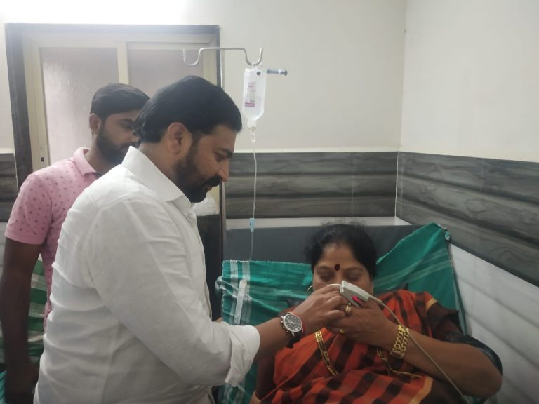 सेनेतून हकालपट्टीचे वृत्त समजताच आशा बुचके यांना  मानसिक धक्का-उपचारासाठी रुग्णालयात – ‘अन्याय झाला ‘समर्थकांचा दावा