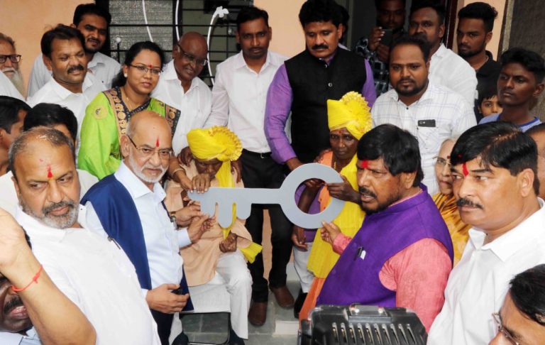 दलित साहित्यिकांची उपेक्षा होऊ देणार नाही -रामदास आठवले