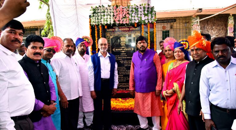 गोरगरिबांच्या समस्या सोडविण्याला प्राधान्य द्यावे -रामदास आठवले