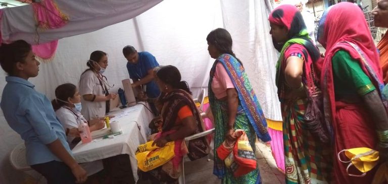 इनामदार हॉस्पिटल आयोजित  वारकऱ्यांचा  विनामूल्य आरोग्य शिबीरास चांगला प्रतिसाद