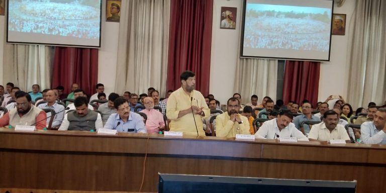 आषाढी वारी सुरळीत पार पडण्यासाठी सर्व यंत्रणेने समन्वयाने काम करावे -पालकमंत्री गिरीश बापट