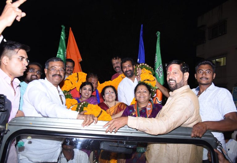 खासदार गिरीश बापट यांच्या अभिवादन रॅलीस उत्स्फूर्त प्रतिसाद