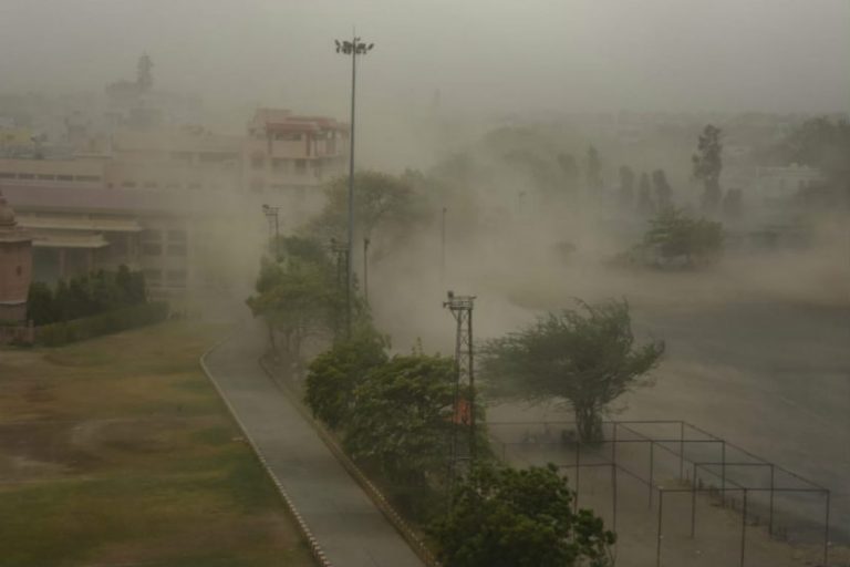 नागपूरला वादळी वाऱ्यासह अवकाळी पावसाने झोडपले