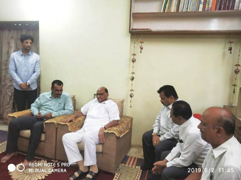 जेधे कुटुंबियांचे शरद पवारांकडून सांत्वन