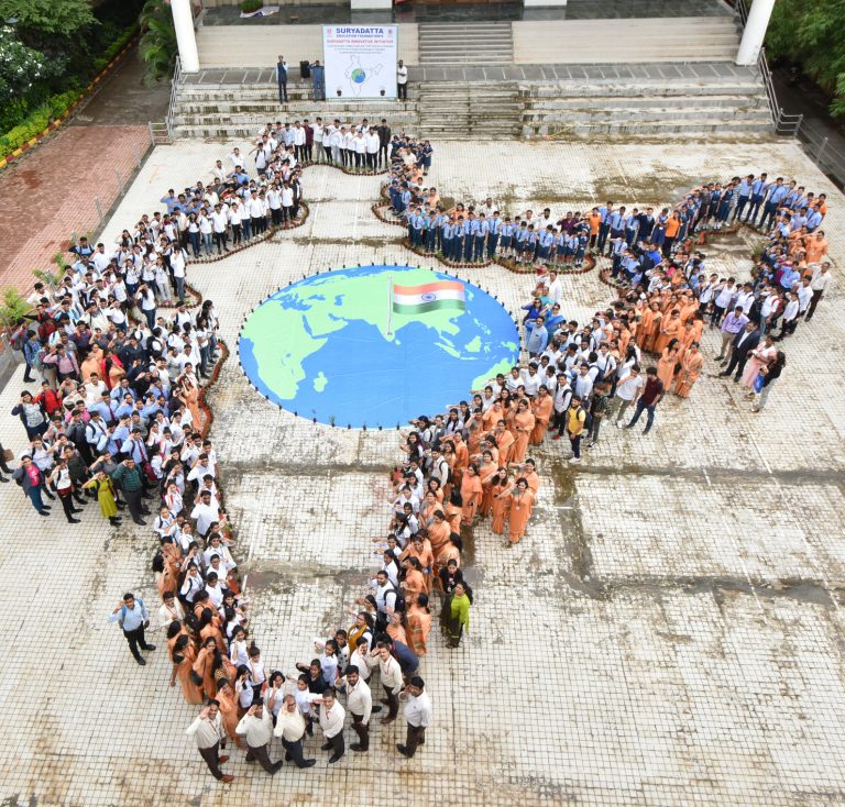११०० तुळशीच्या रोपांतून साकारला भारत