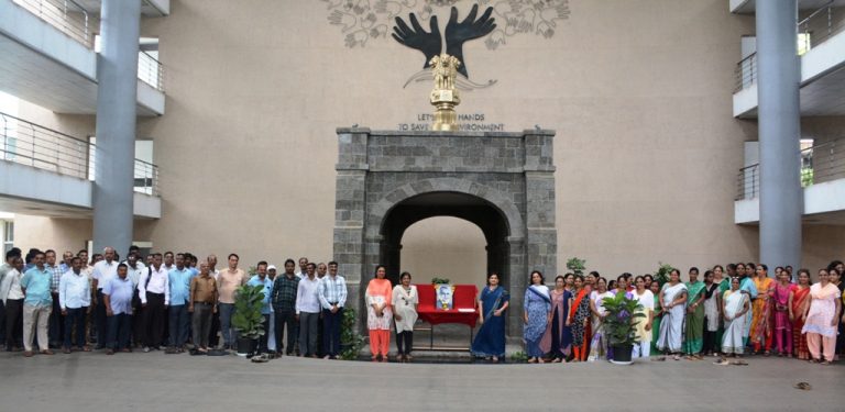 माजी मुख्यमंत्री वसंतराव नाईक यांना जिल्हा प्रशासनातर्फे अभिवादन