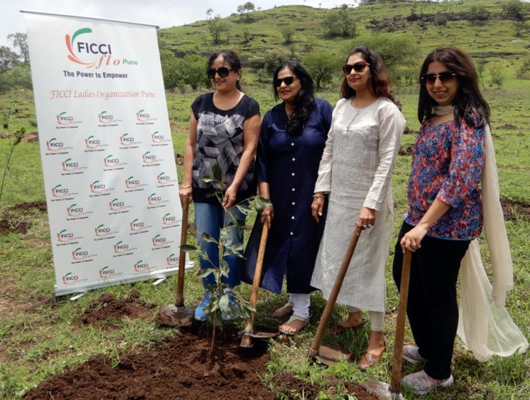 ‘फिक्की फ्लो’कडून वृक्षारोपण
