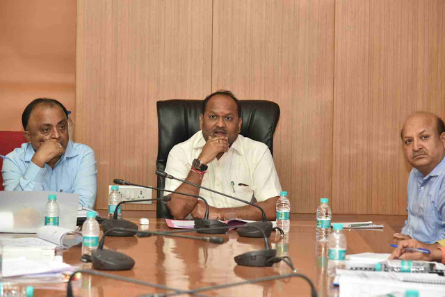 धनगर समाजातील महिलांच्या सहकारी संस्थांना ७५ टक्के अनुदानावर शेळ्या-मेंढ्या गटाचे वाटप – महादेव जानकर