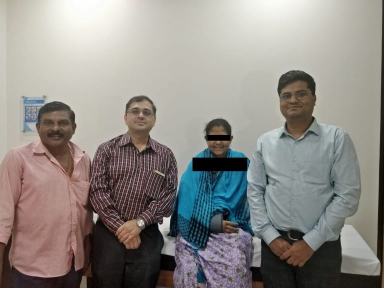 २६-वर्षीपासूनचा  ट्यूमर १७ तासांच्या शस्त्रक्रियेनंतर काढला