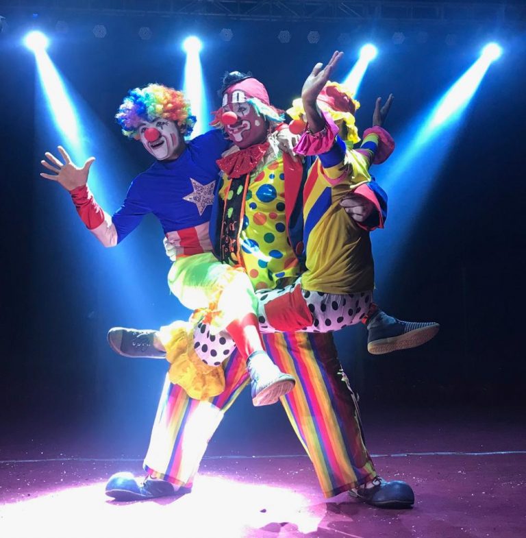 प्रख्यात रॅम्बो सर्कस कात्रज येथे वॉटर प्रूफ व फायर प्रूफ तंबूत  सुरू