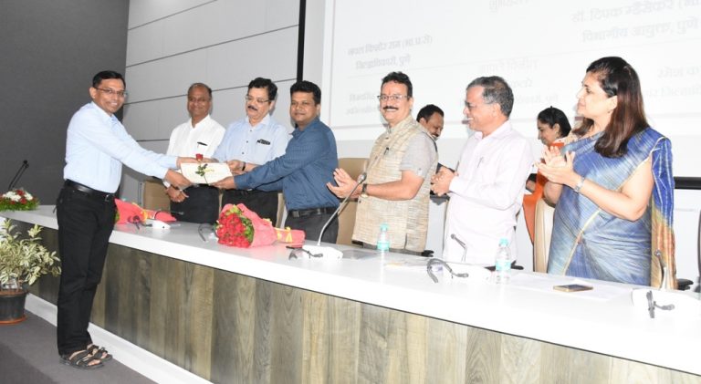 महसूल विभाग प्रशासनाचा कणा  -विभागीय आयुक्त डॉ. दिपक म्हैसेकर