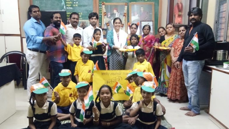 जवानांसाठी पत्ररुपी राखीस नागरिकांचा उत्स्फूर्त प्रतिसाद