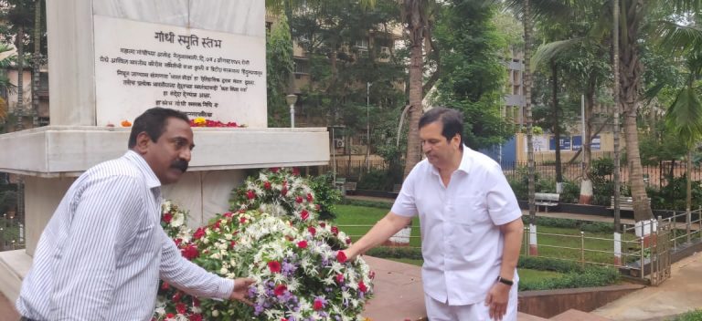 ऑगस्ट क्रांती दिनानिमित्त भाजप अध्यक्षांनी शहिदांना वाहिली श्रद्धांजली