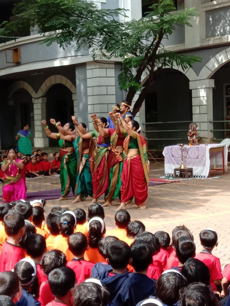 नवीन मराठी शाळेत मंगळागौरीचे खेळ-रमणबागेत संस्कृत दिन साजरा