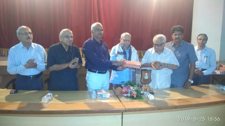 समाजातील कोलाहल समजावून घेऊन शिकविले पाहिज -डॉ. एन. एस. उमराणी