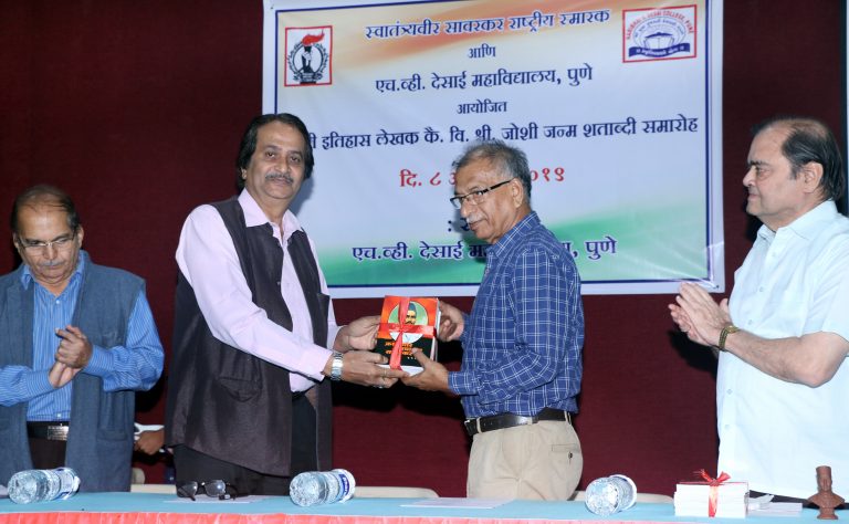 क्रांतिकारकांचे योगदान पाठ्यपुस्तकात समाविष्ट व्हावे-प्रवीणकुमार श्रीवास्तव