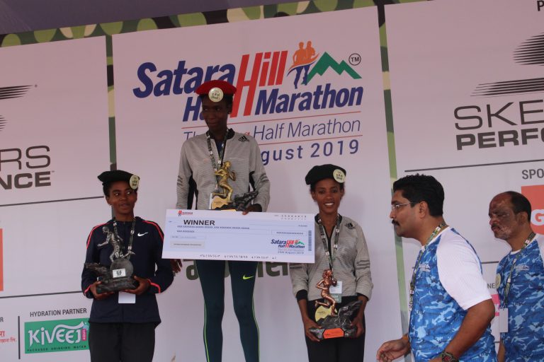 इथिओपियाचा फिक्रू अबेरा दादी सातारा हिल हाफ मॅरेथॉनमध्ये प्रथम