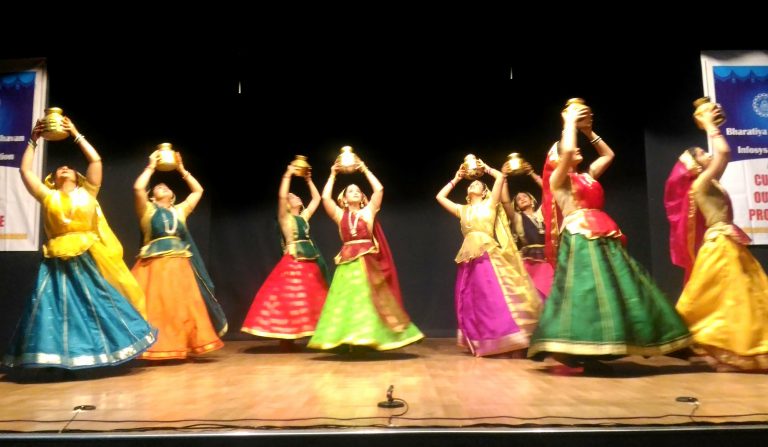 कथक आणि शास्त्रीय रचनांमधून उलगडली श्रीकृष्णाची रूपे !