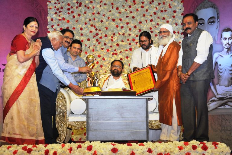सुर्यदत्ता राष्ट्रीय जीवनगौरव पुरस्कार गुरुदेव  राकेशभाई यांना प्रदान