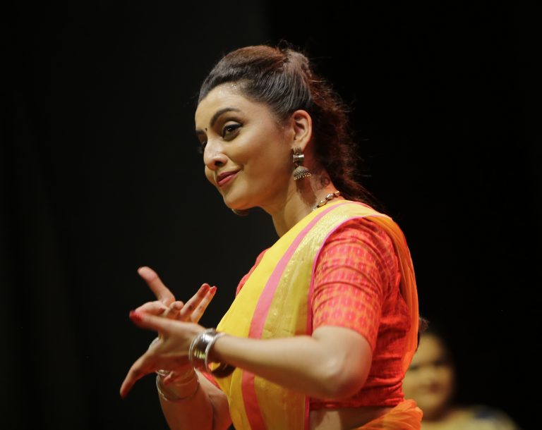 पुष्पक विमान’च्या फिल्ममेकरसोबत पुर्वी भावेचे नवे प्रोजेक्ट