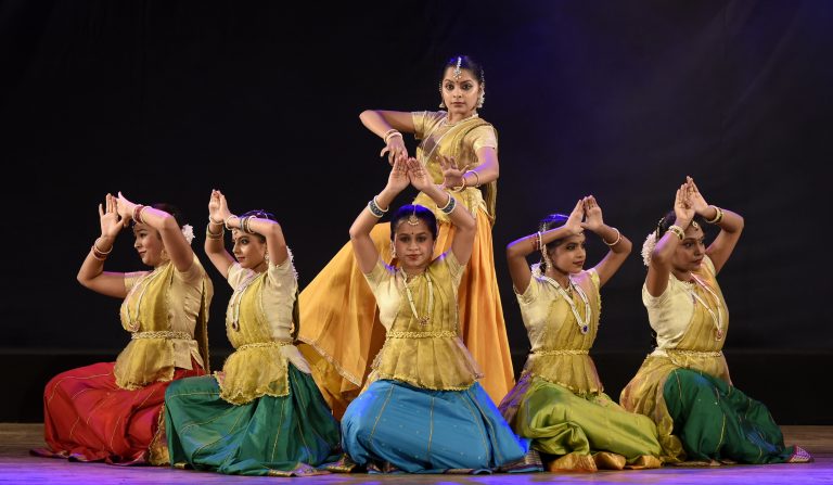 बहारदार नृत्यरचनांच्या ‘सरीवर सर’