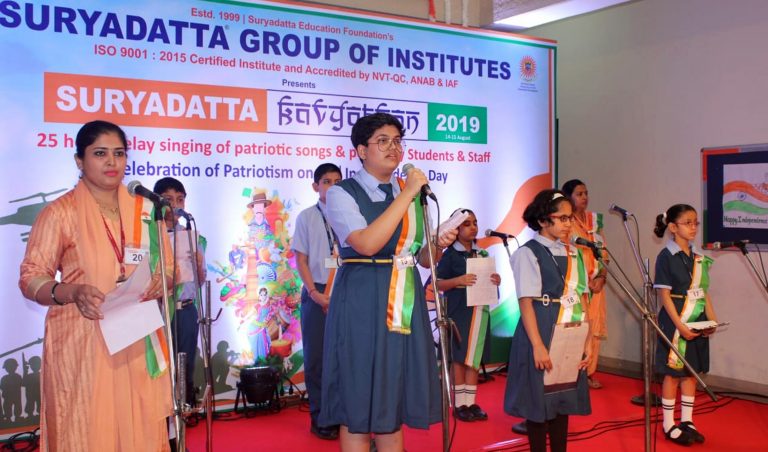 सलग २५ तास गायन करून देशाला मानवंदना