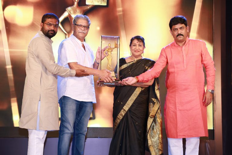 ‘चित्रभूषण’ व ‘चित्रकर्मी’ पुरस्कार सोहळा संपन्न