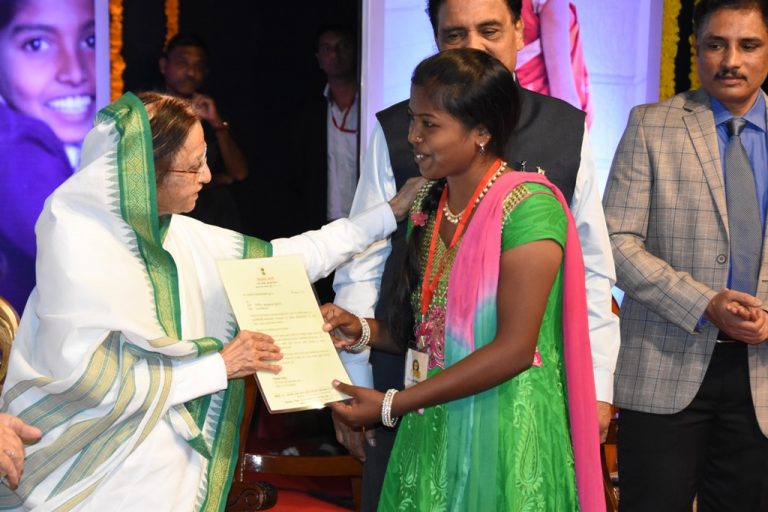 व्हायचे होते ७४३ महिलांना एस टी ड्रायव्हर -संधी मिळतेय १६३ महिलांना