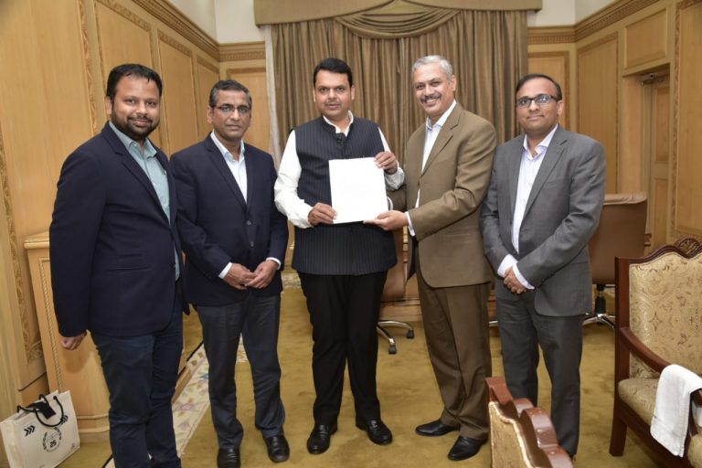 मर्सिडिज-बेंझ कडून महाराष्ट्राच्या मदत निधीसाठी 28.60 लाख रुपये; उत्तर कर्नाटक व केरळ येथील मदतकार्यासाठी मदत निधीसाठी  20 लाख रुपये