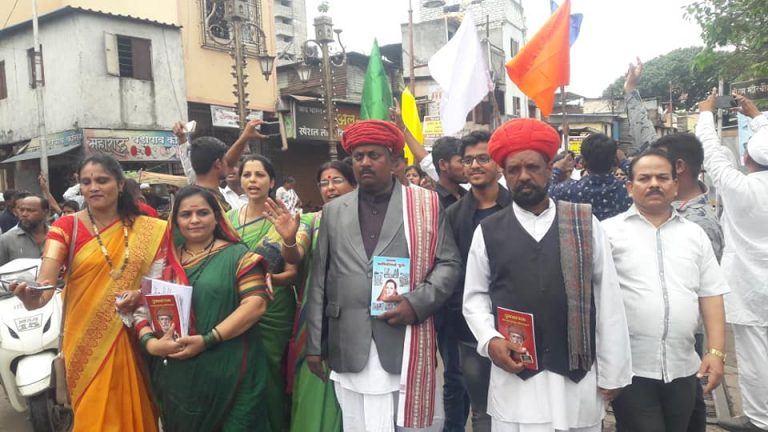 भिडेवाड्याला राष्ट्रीय स्मारक दर्जाच्या मागणीसाठी मशाल मोर्चा