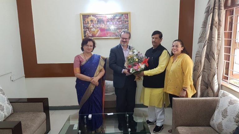 दहशतवादा विरुद्धच्या लढाईत अमेरिका भारतासोबत :  खा. बापट यांचा वाणिज्य दूतांशी  संवाद