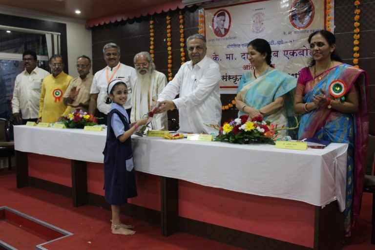 पाठांतर चिंतन-मनन आणि मातृभाषेतील शिक्षणाला महत्त्व द्या – डॉ.गजानन एकबोटे