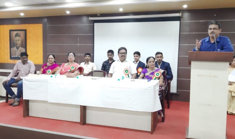 मॉडर्न हायस्कूलमध्ये शिक्षक दिन उत्साहात साजरा