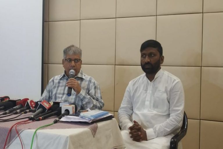 एमआयएमने ठरविले तर आम्ही त्यांच्या सोबतच  …प्रकाश आंबेडकर