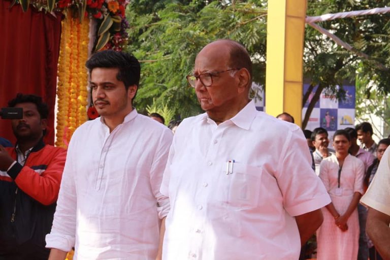 हे भाजपवाले ‘डबल ढोलकी ‘ -अमित शहांच्या वक्तव्याचा समाचार घेतला पवारांच्या नातवानं