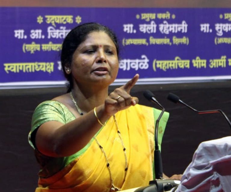 फडणवीसांना आता गृहमंत्री पद झेपत नाही-सुषमा अंधारे