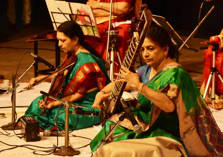 ३१व्या पुणे फेस्टिव्हल अंतर्गत सतार व व्हायोलनची जुगलबंदी सादर