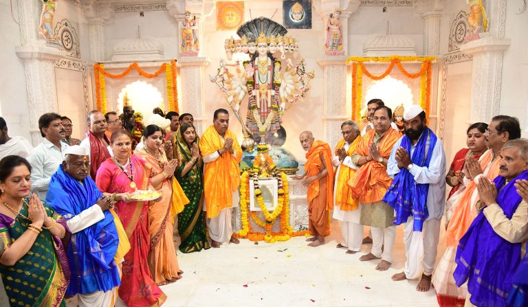 विश्‍वदर्शन देवतेचा मानवतेला भक्ति आणि सेवेचा संदेश