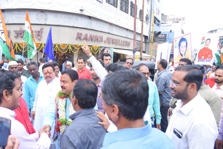 जुने वाडे आणि,पाणी प्रश्न  सोडवण्यास पुढाकार घेणार  – अरविंद शिंदे