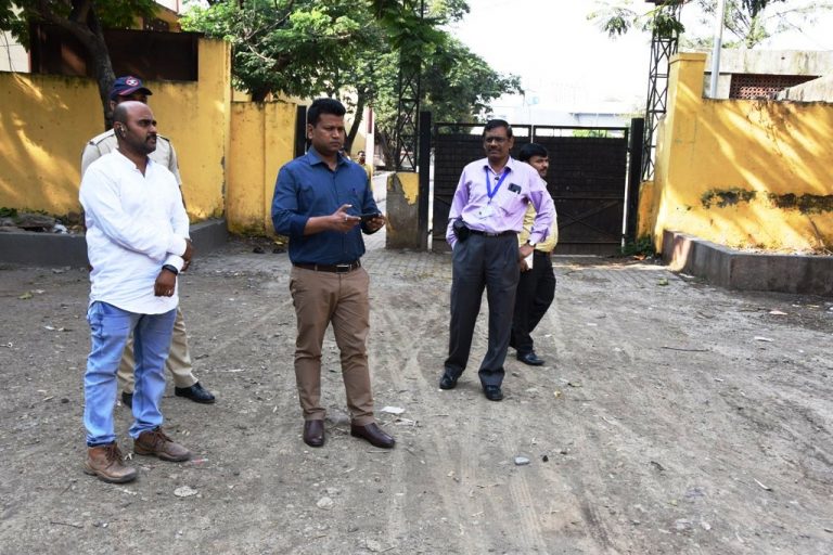 मतदान केंद्रांवर उपलब्ध सोयी-सुविधांचा घेतला आढावा