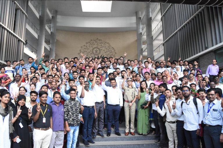 जिल्हाधिकारी नवल किशोर राम यांचा महाविद्यालयीन विद्यार्थ्यांशी संवाद