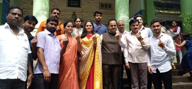 संध्याकाळी 6 वाजेपर्यंत महाराष्ट्रात 55% आणि हरियाणात 62% मतदान (Live Updates…)