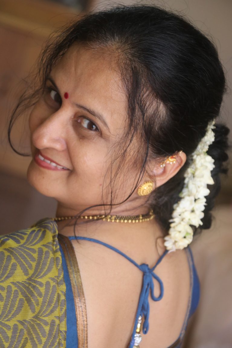 नवरात्री (लेखिका-पूर्णिमा नार्वेकर)